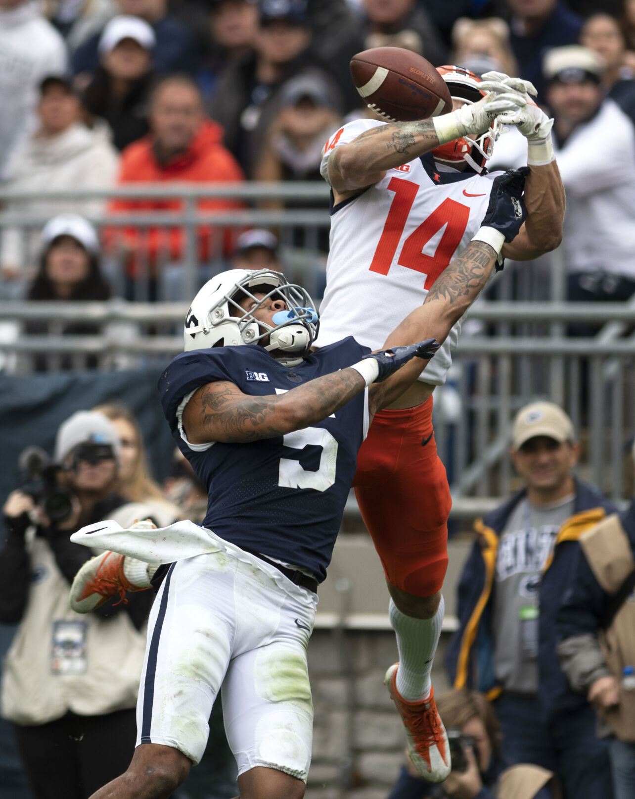 Penn State football vs. Illinois, Castro-Fields (5)